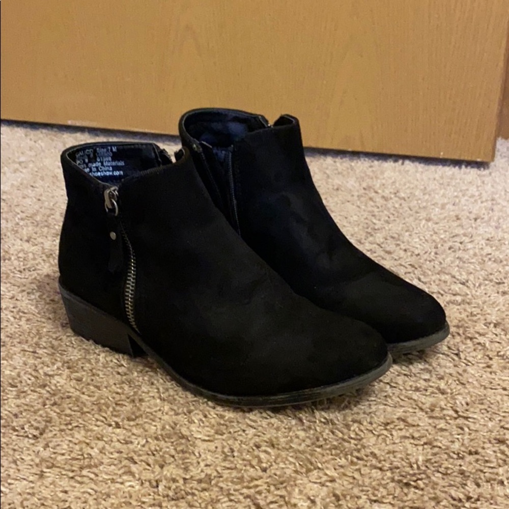 Black Booties.✨